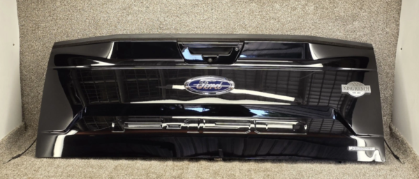 Ford F-150 2015-2020 King Ranch Tailgate Assembly With Camera
Step *GRADE - Image 2