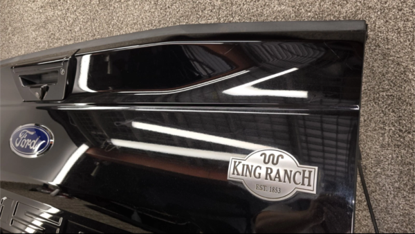 Ford F-150 2015-2020 King Ranch Tailgate Assembly With Camera
Step *GRADE - Image 4