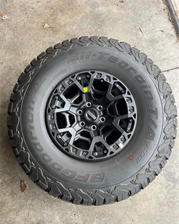 Ford F150 RaptorR Beadlock Wheels and Tires 37/12.50/17